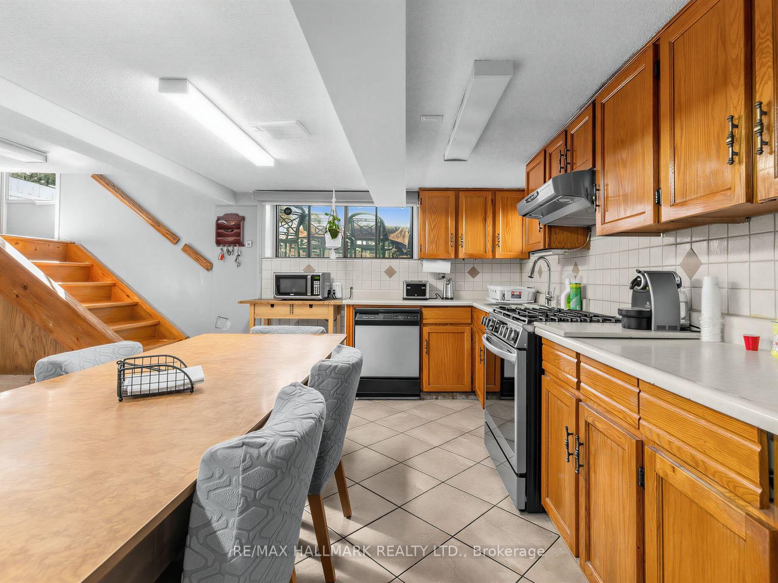 297 Strathmore Boulevard • Toronto, ON photo 27