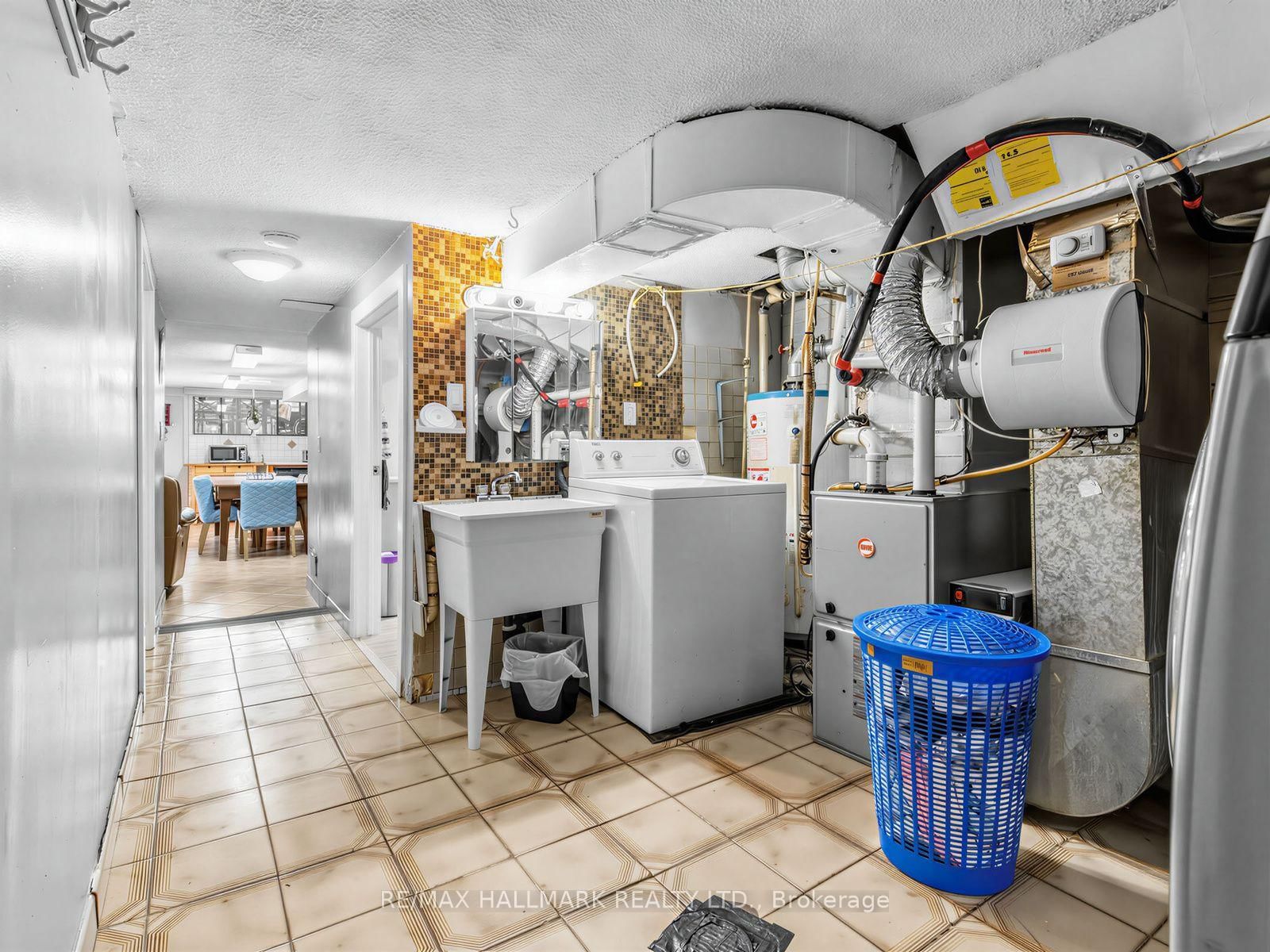 297 Strathmore Boulevard • Toronto, ON photo 33