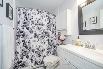 1105 Valley Court • Oshawa, ON photo 7