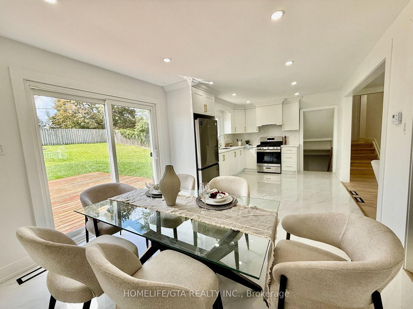 14 Heatherwood Road • Ajax, ON photo 6