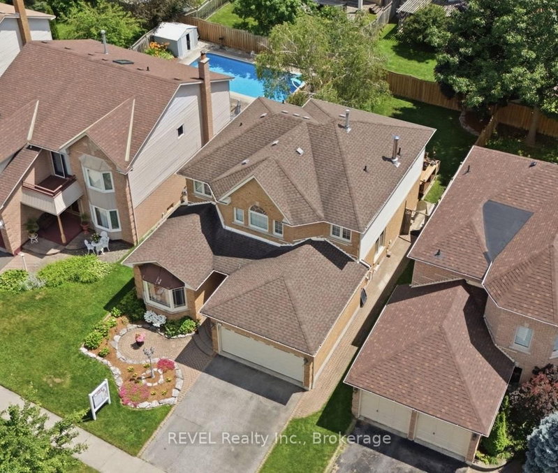 29 Stratton Crescent