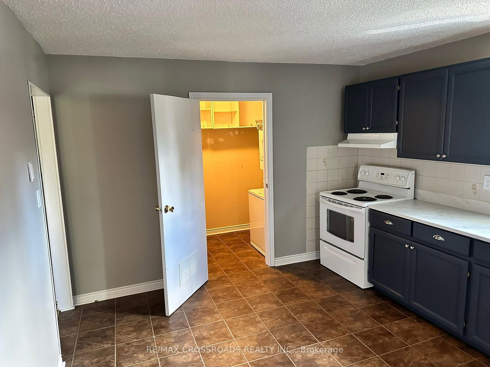 Main - 613 Perry Street, Whitby 5