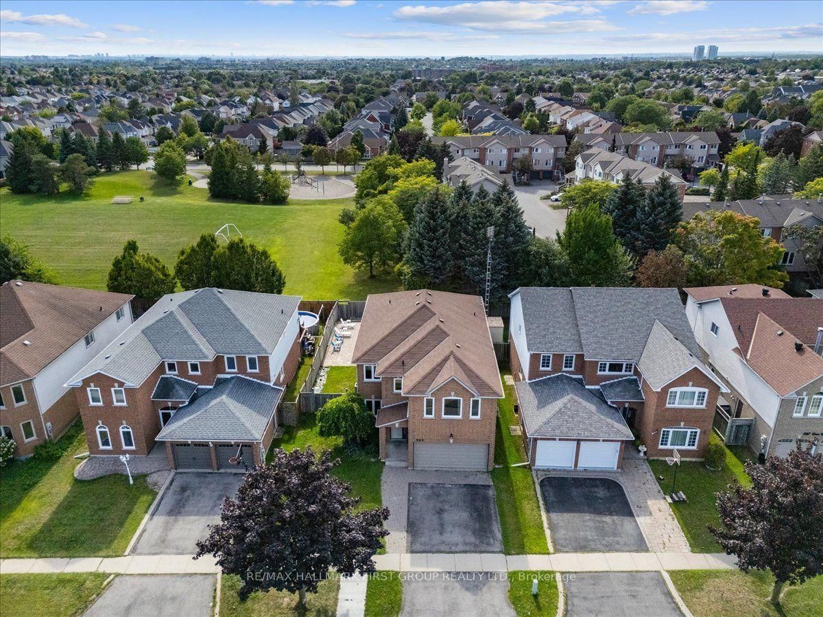 989 Deer Valley Drive • Oshawa, ON photo 1