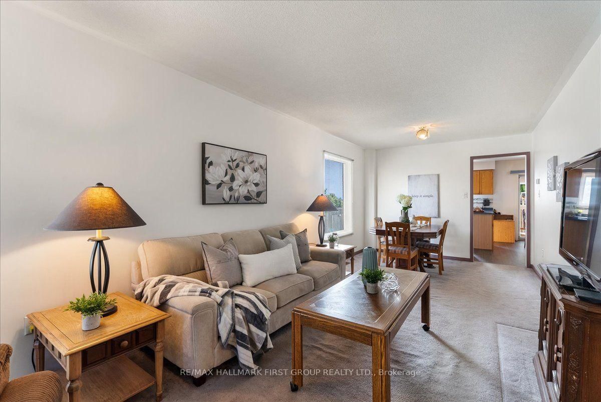 989 Deer Valley Drive • Oshawa, ON photo 5