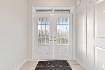 19 conarty Crescent • Whitby, ON photo 4