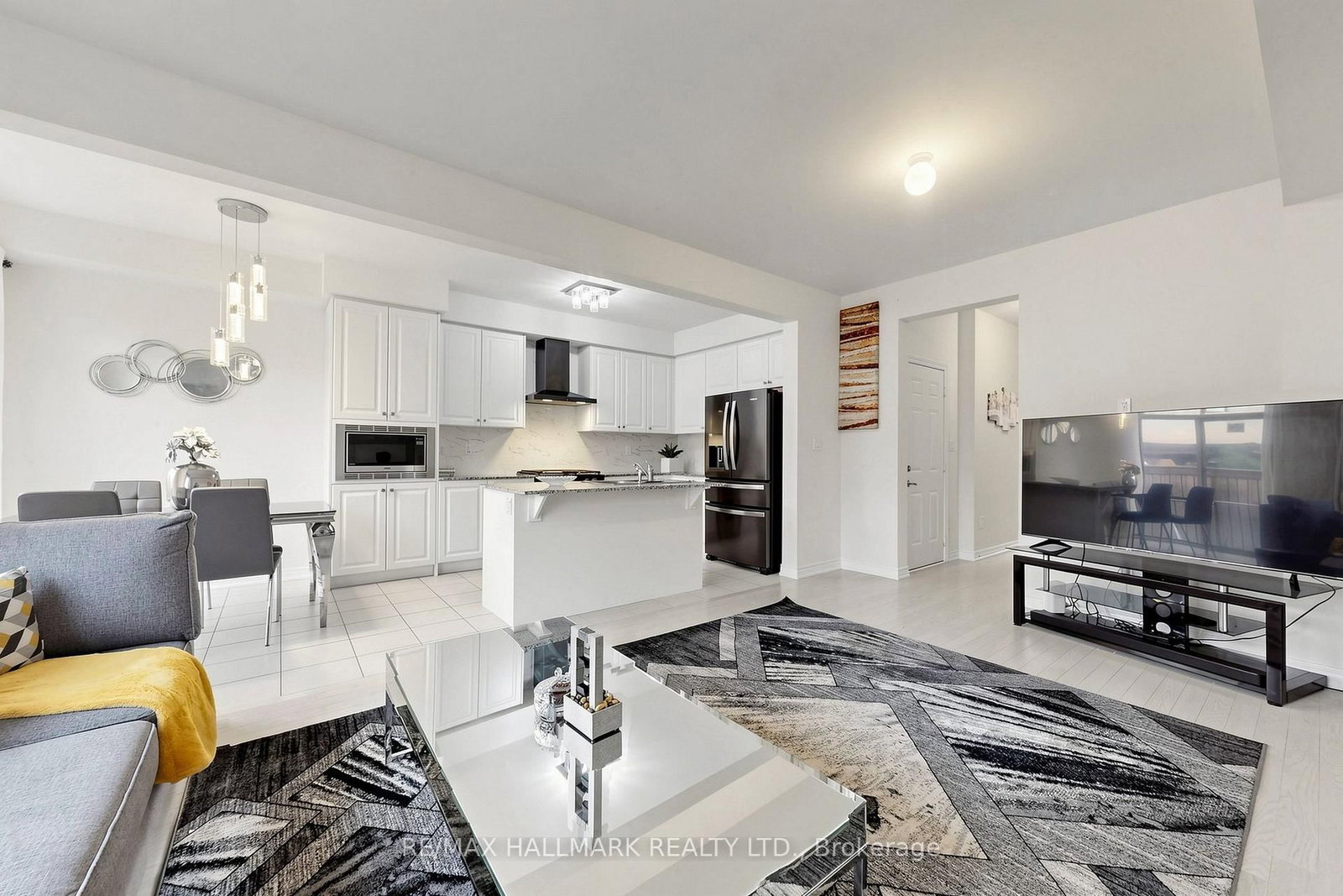 19 conarty Crescent • Whitby, ON photo 9