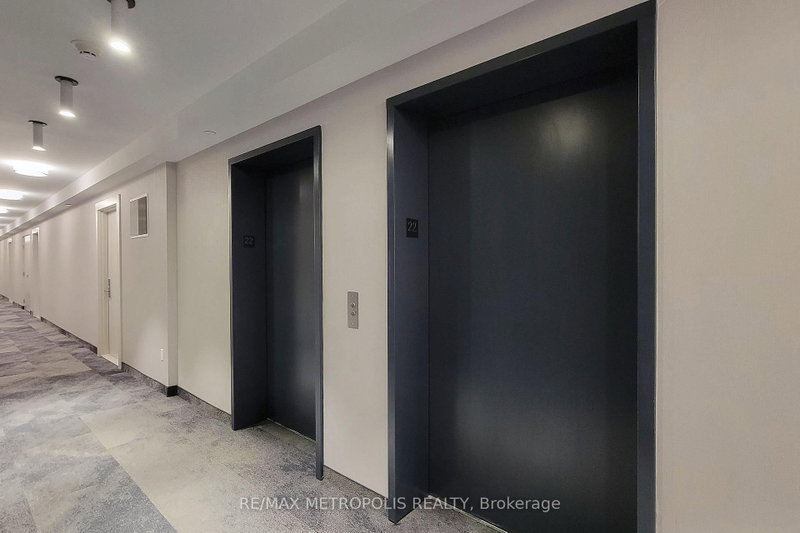 2215 - 2550 Simcoe Street N