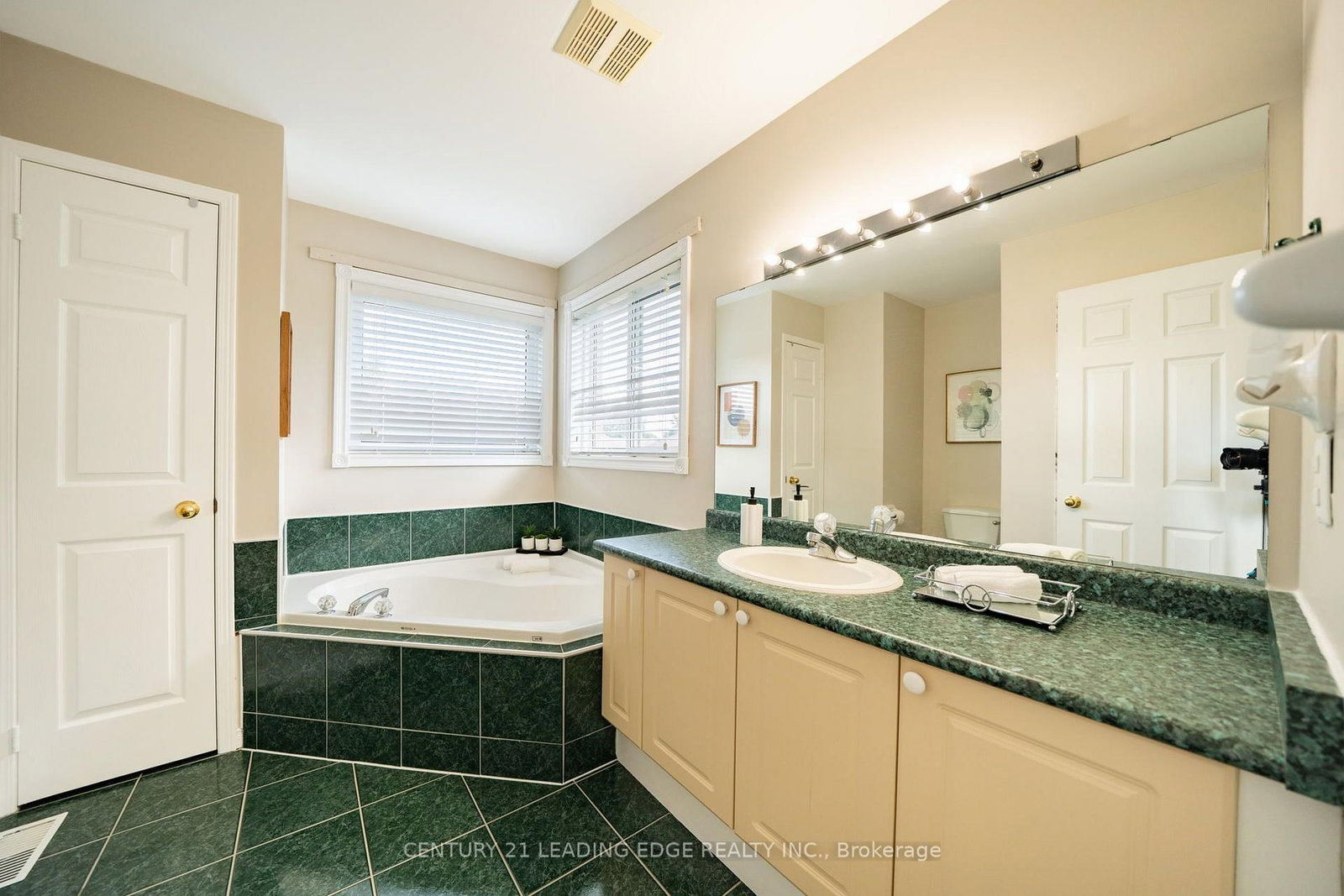 1595 Deerhurst Court • Pickering, ON photo 28