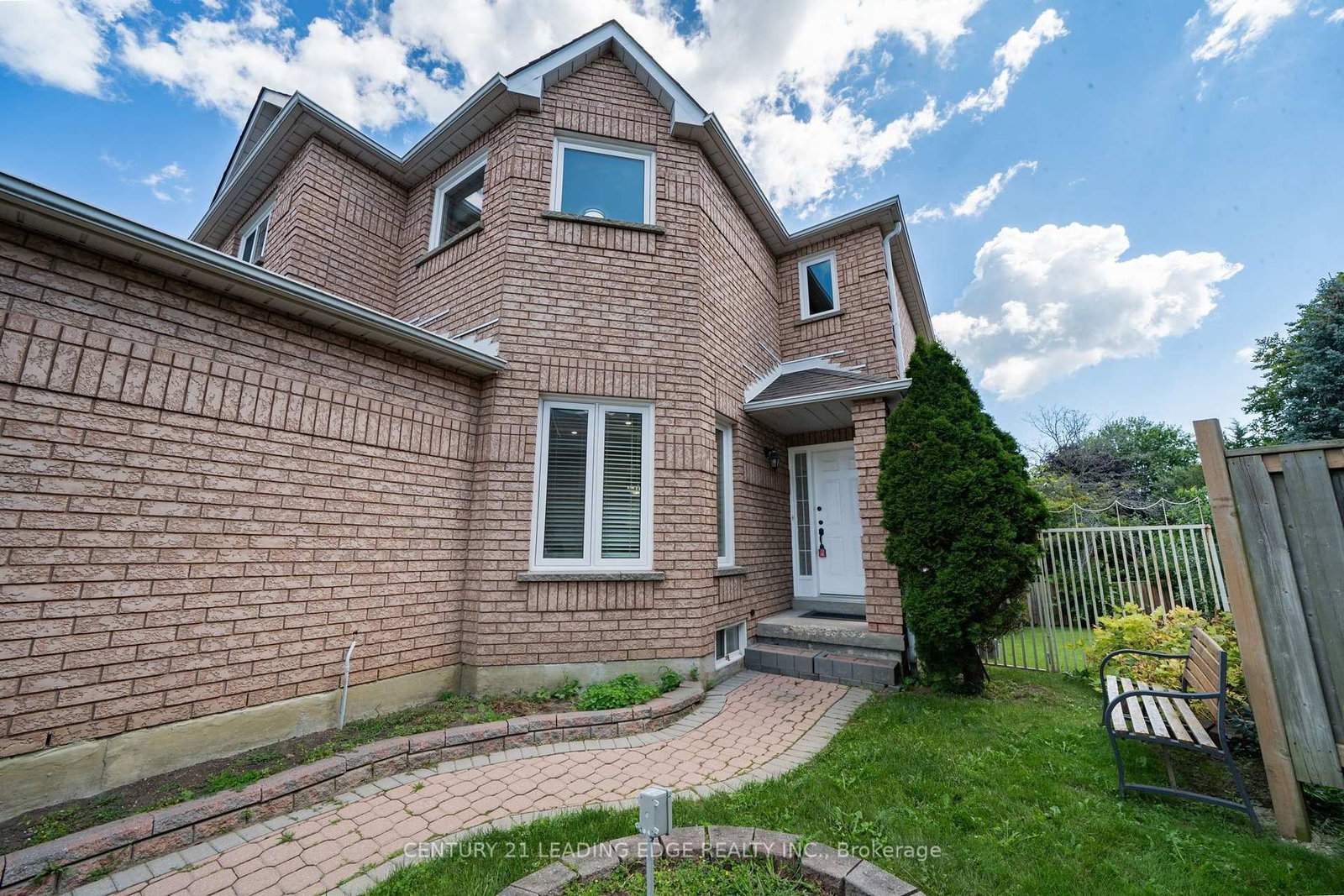 1595 Deerhurst Court • Pickering, ON photo 3