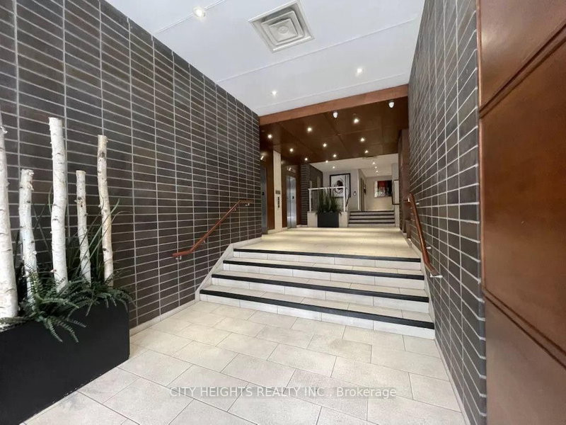 702 - 44 Bond Street W