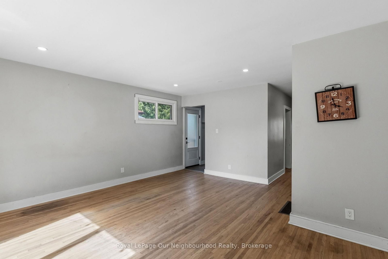 1016 Centre St, Whitby, view 13
