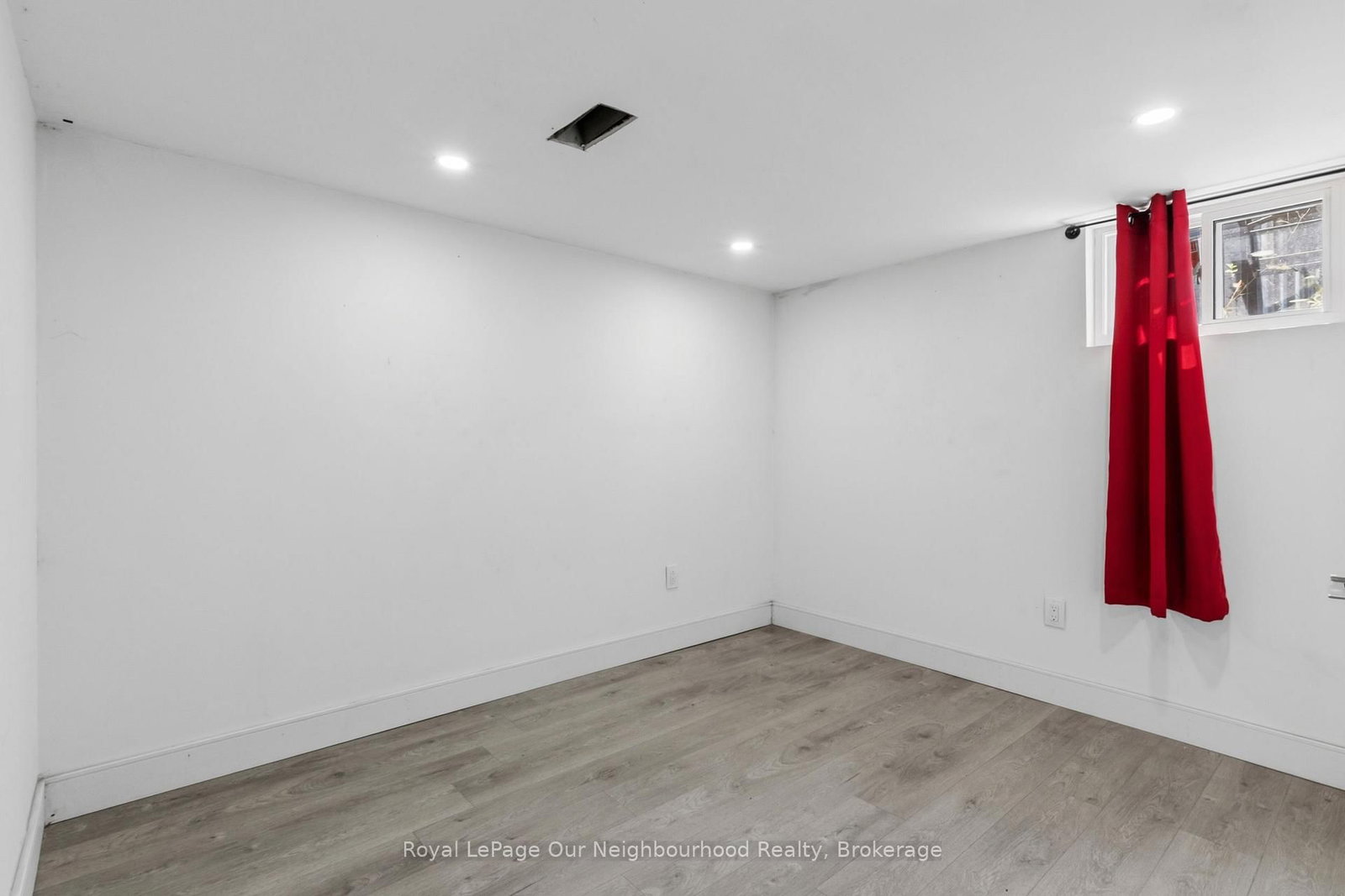 1016 Centre St, Whitby, view 19