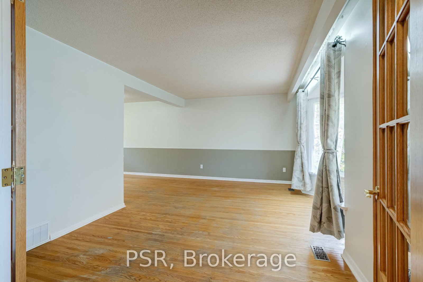 375 Inverness Drive • Oshawa, ON photo 5