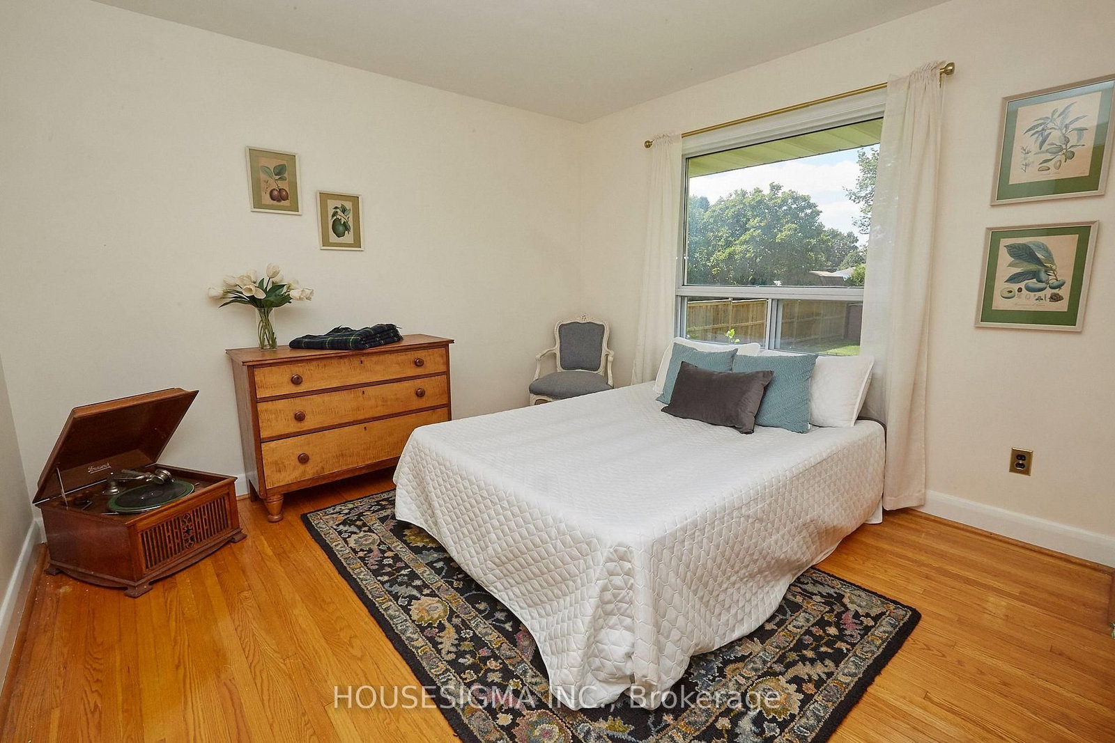 212 Hallett Avenue • Whitby, ON photo 11