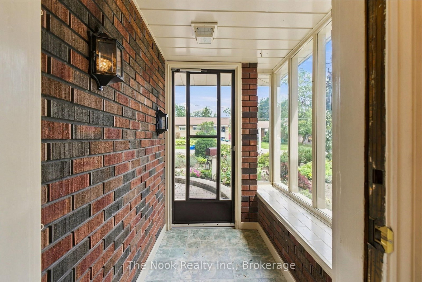 110 Bowman Avenue • Whitby, ON photo 6