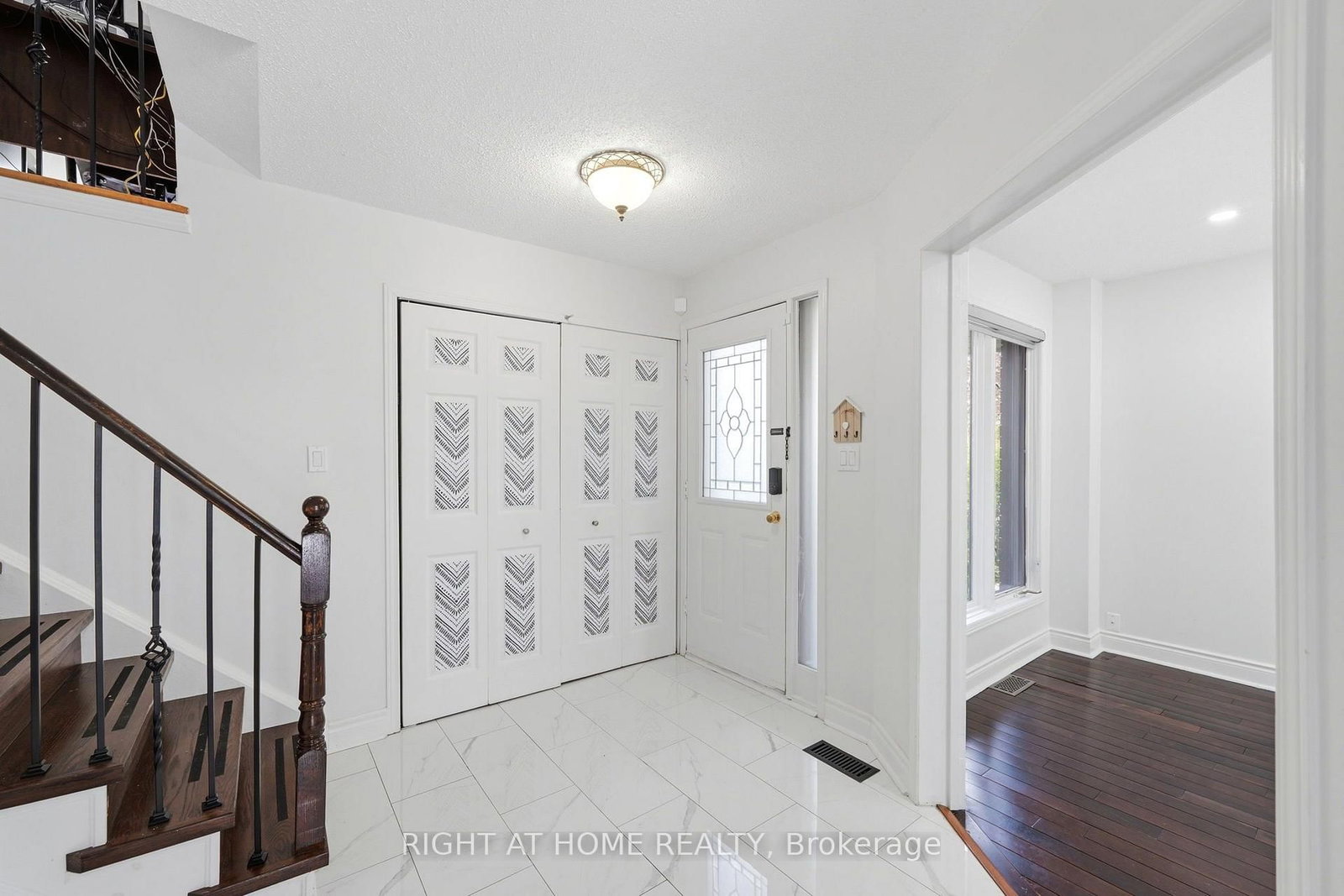 2295 WILDWOOD Crescent • Pickering, ON photo 3