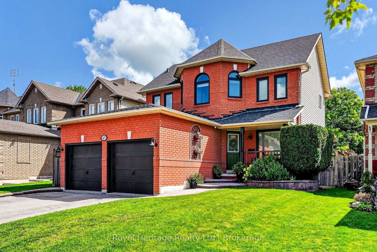Detached House sold at 49 Bradshaw Street, Clarington, Ontario, L1C 2H4 - Bowmanville - MLS: E13694598
