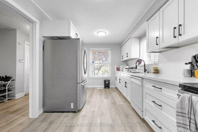 641 Merlin Court • Oshawa, ON photo 8