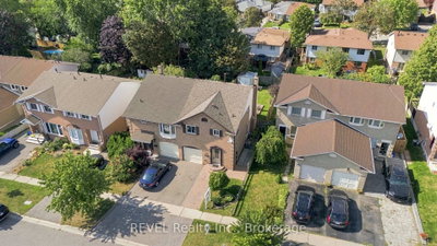 1298 Pinehurst Avenue • Oshawa, ON photo 2