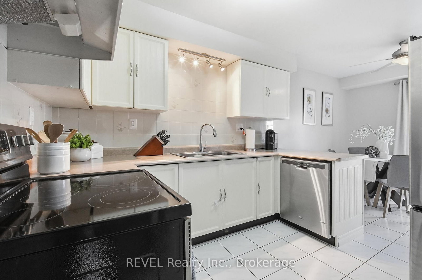 1298 Pinehurst Avenue • Oshawa, ON photo 9