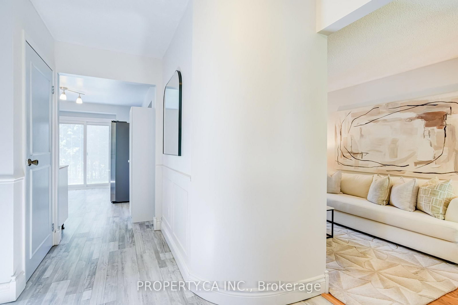 1 Latham Court • Ajax, ON photo 4