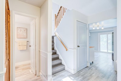 1 Latham Court • Ajax, ON photo 5
