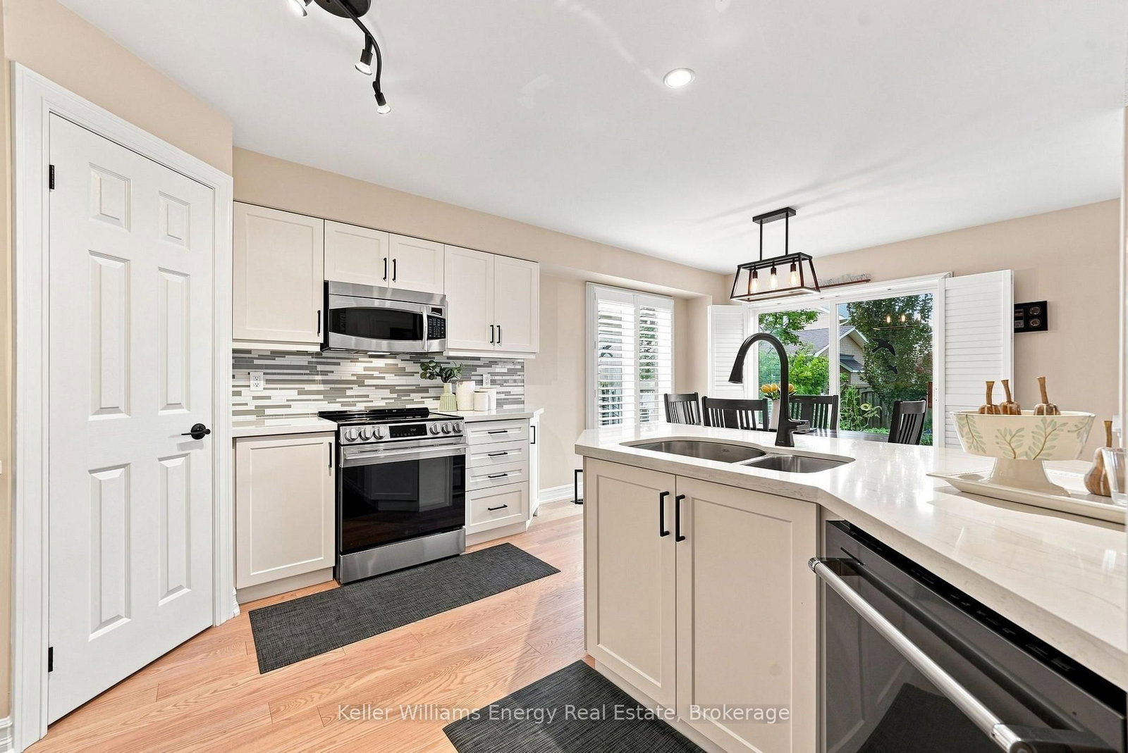442 Meadow Street • Oshawa, ON photo 4