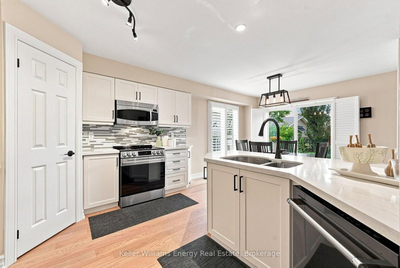 442 Meadow St photo 4