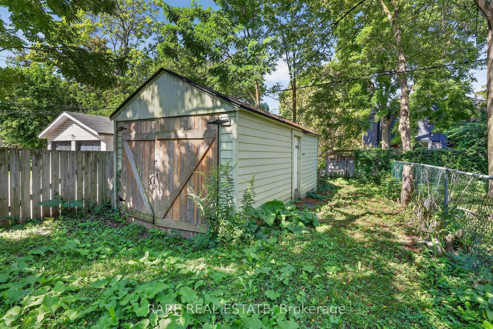 890 & 892 Broadview Avenue • Toronto, ON photo 15