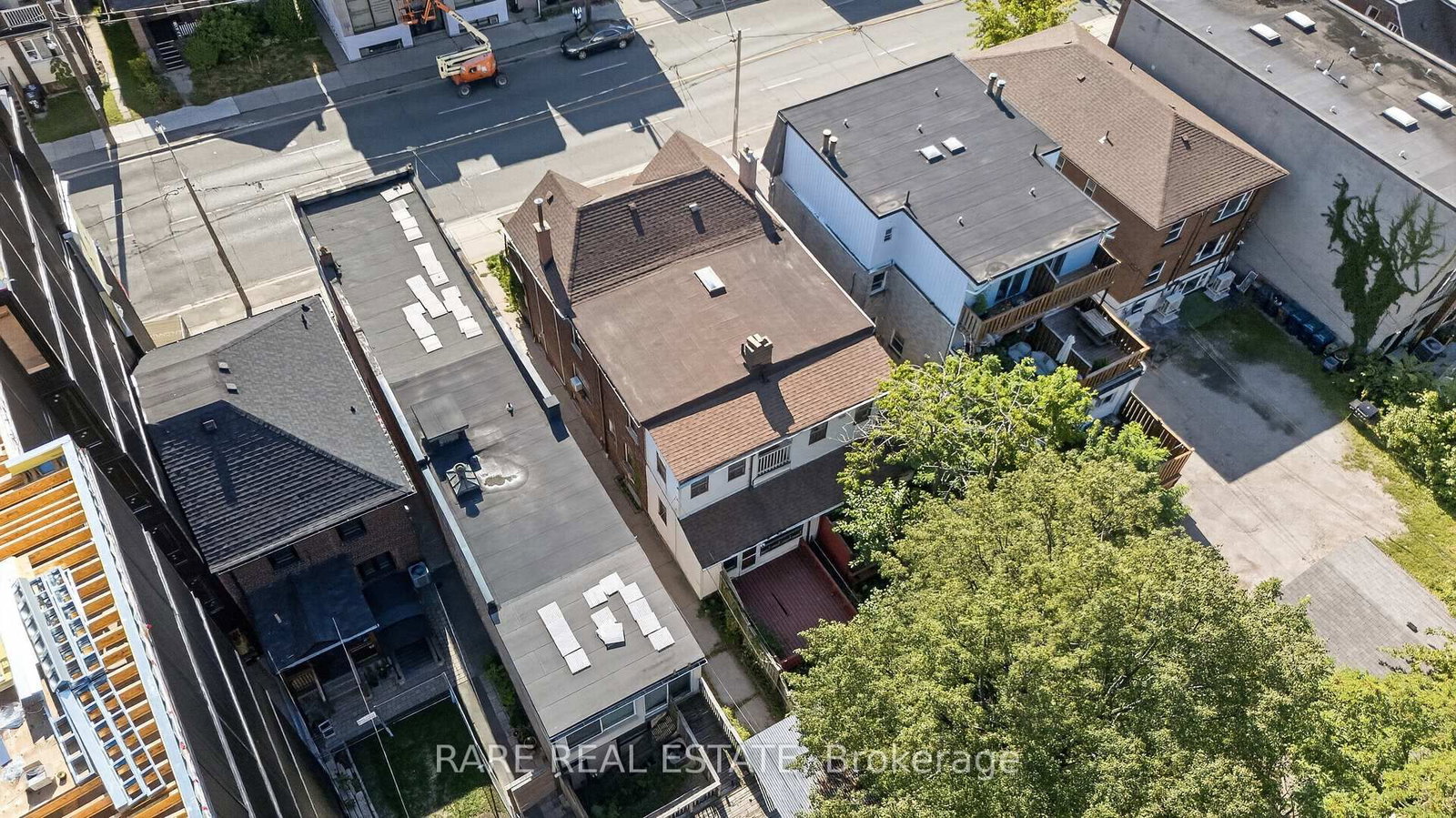 890 & 892 Broadview Avenue • Toronto, ON photo 9