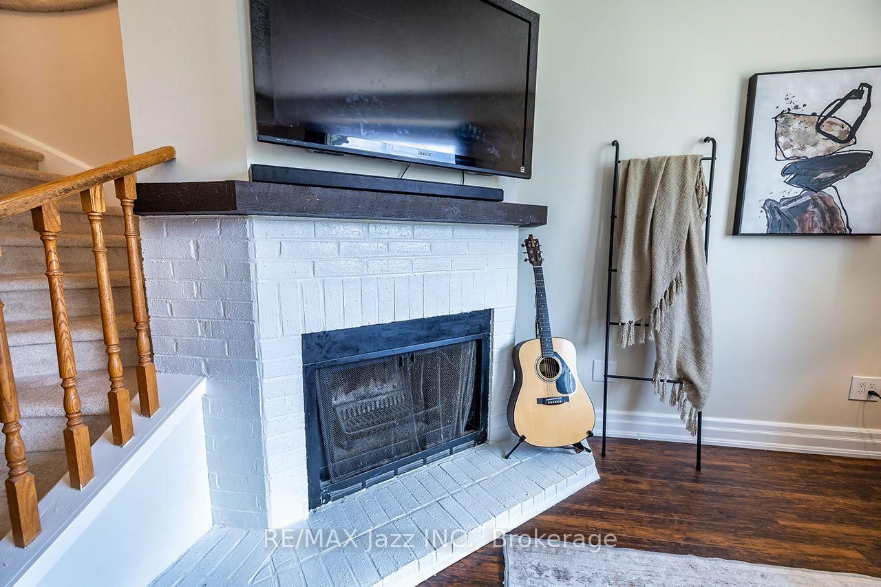 621 Flavelle Court • Pickering, ON photo 10