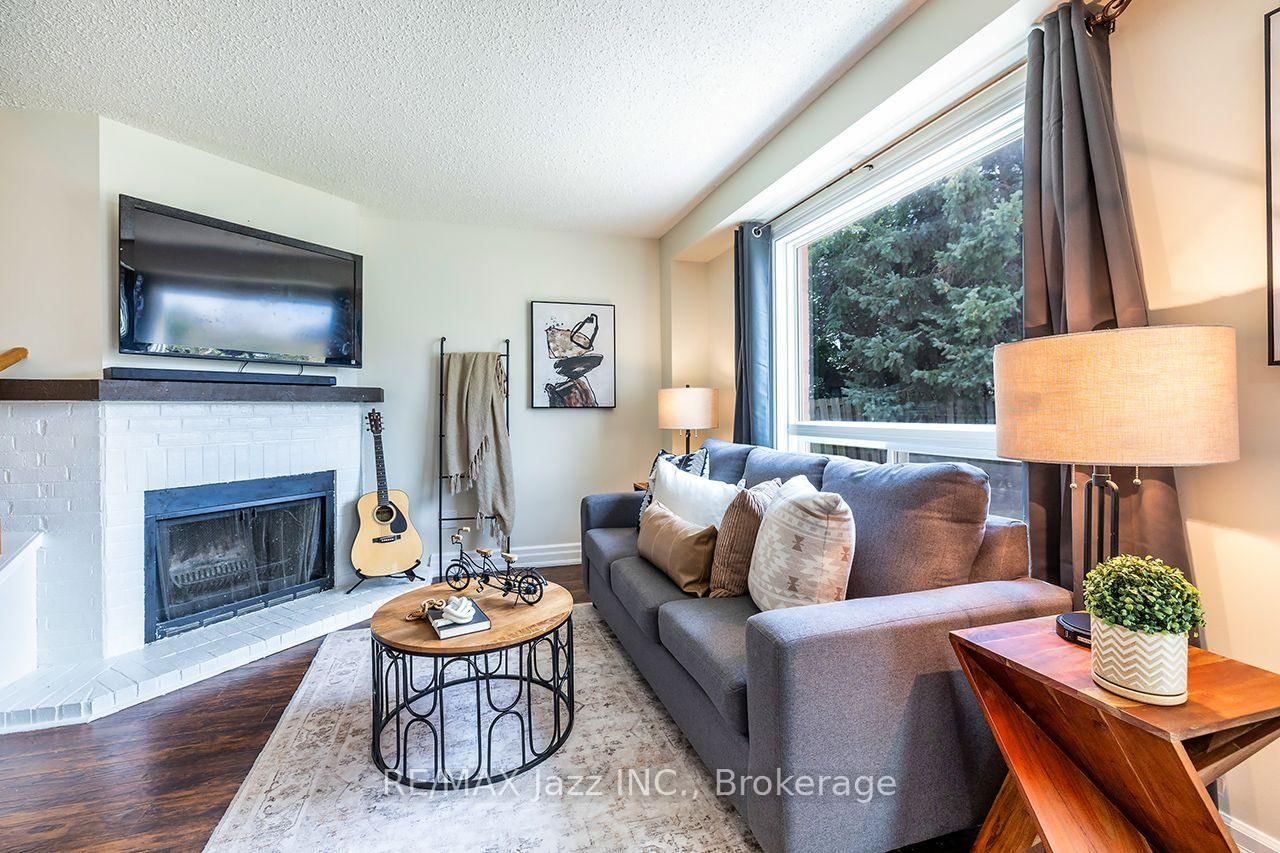 621 Flavelle Court • Pickering, ON photo 9