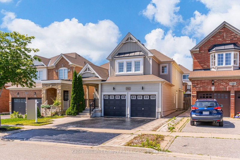 1342 Harlstone Crescent