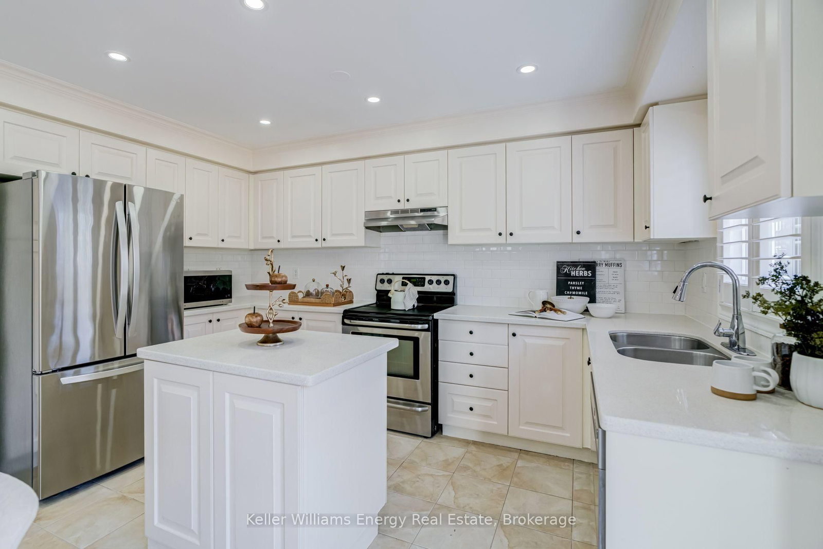 1342 Harlstone Crescent • Oshawa, ON photo 3