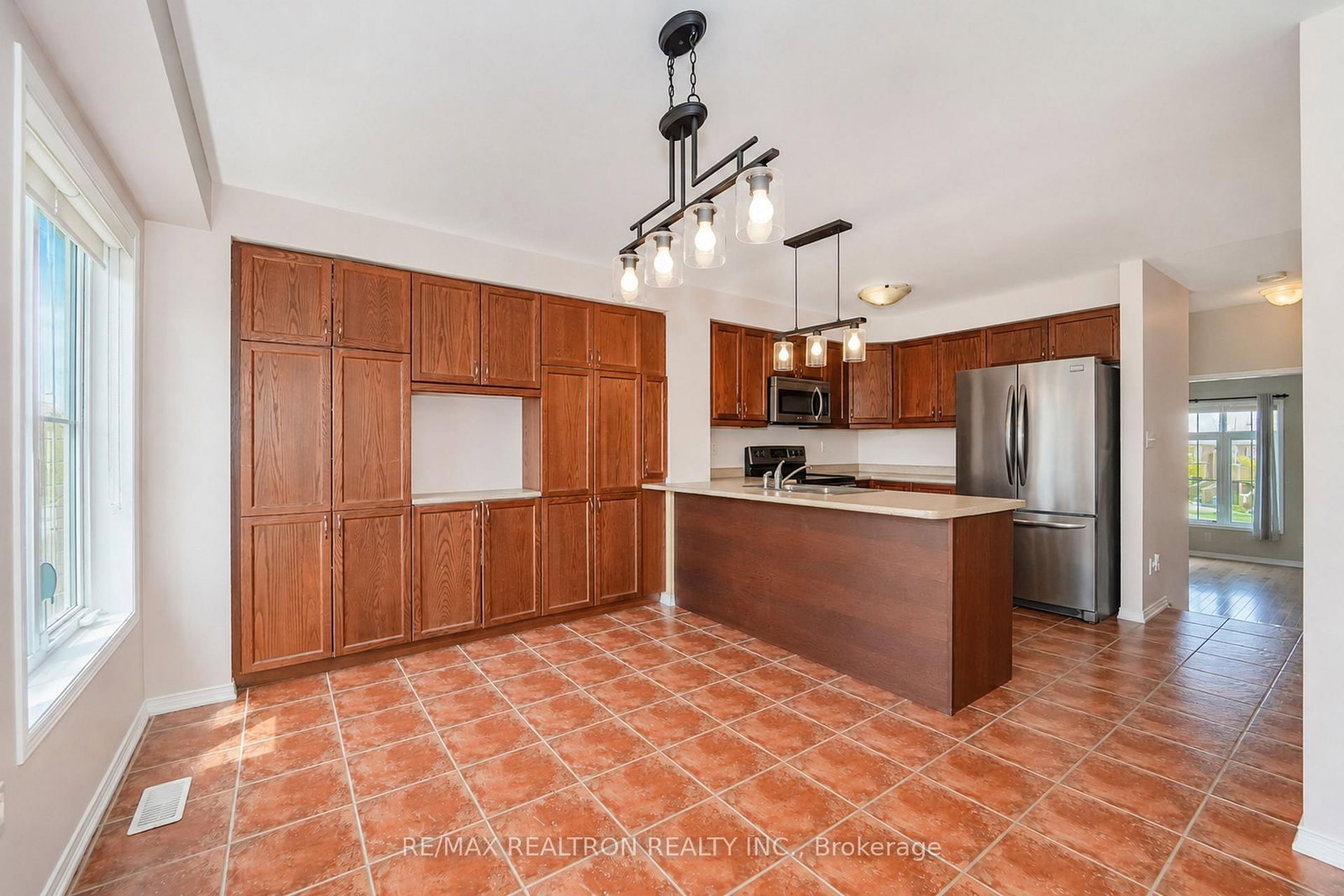 28 Burtonbury Lane • Ajax, ON photo 13