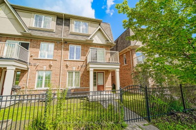 28 Burtonbury Lane • Ajax, ON photo 2
