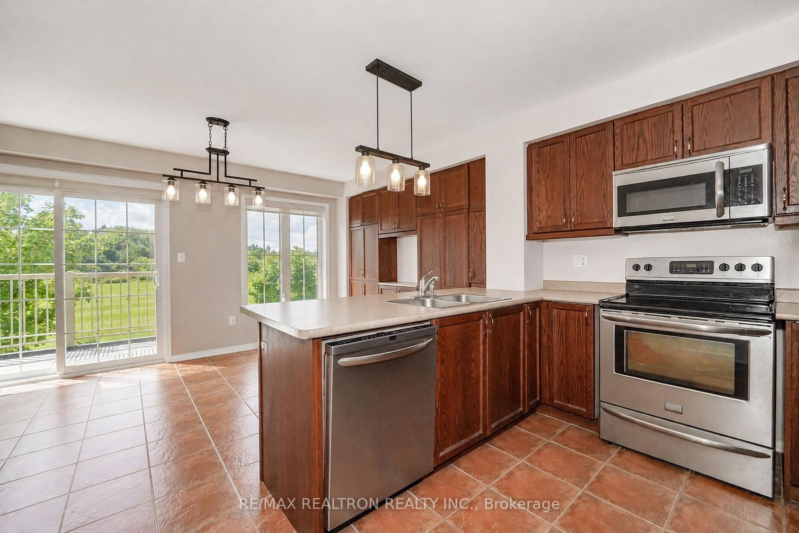 28 Burtonbury Lane • Ajax, ON photo 8