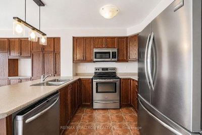 28 Burtonbury Lane • Ajax, ON photo 9