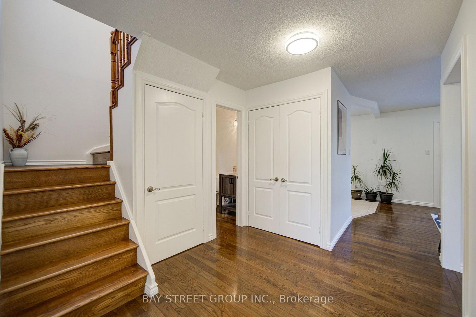 10 Hemingford Place • Whitby, ON photo 11