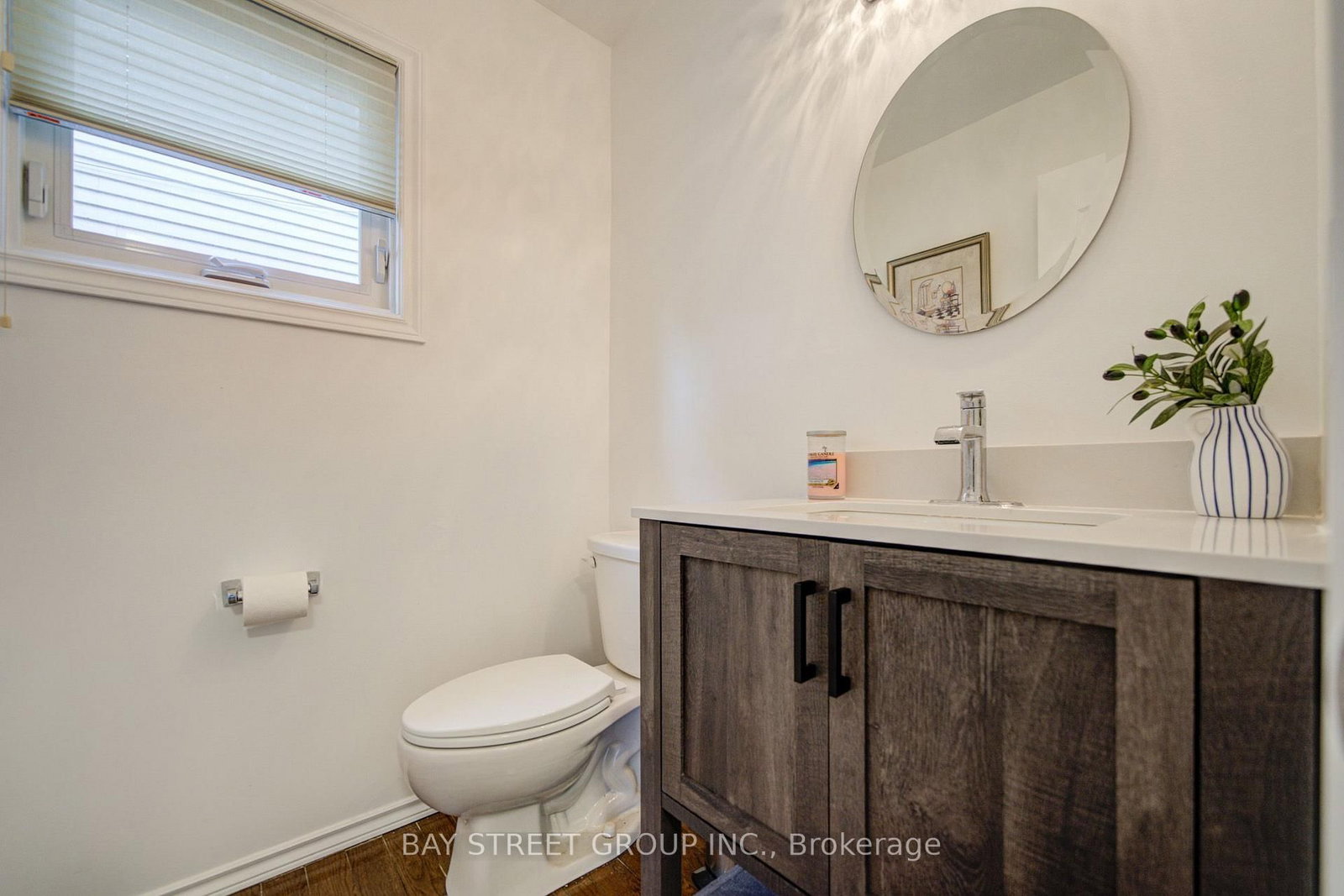 10 Hemingford Place • Whitby, ON photo 12