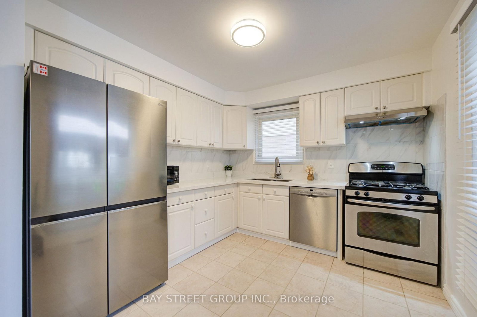 10 Hemingford Place • Whitby, ON photo 13