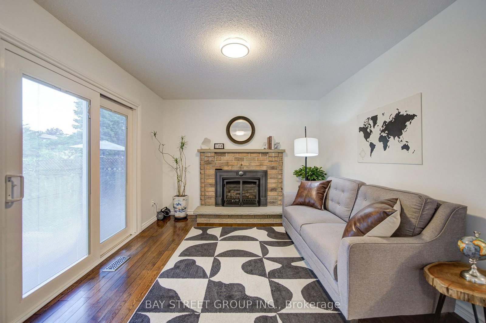 10 Hemingford Place • Whitby, ON photo 14