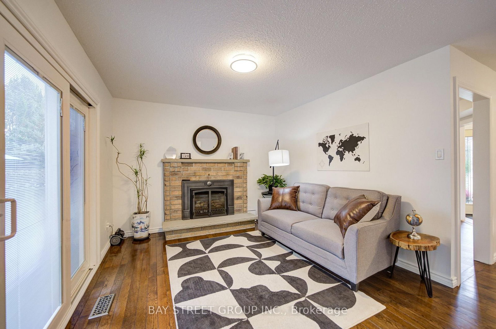 10 Hemingford Place • Whitby, ON photo 15