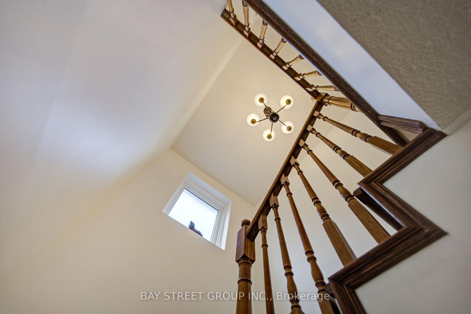 10 Hemingford Place • Whitby, ON photo 18