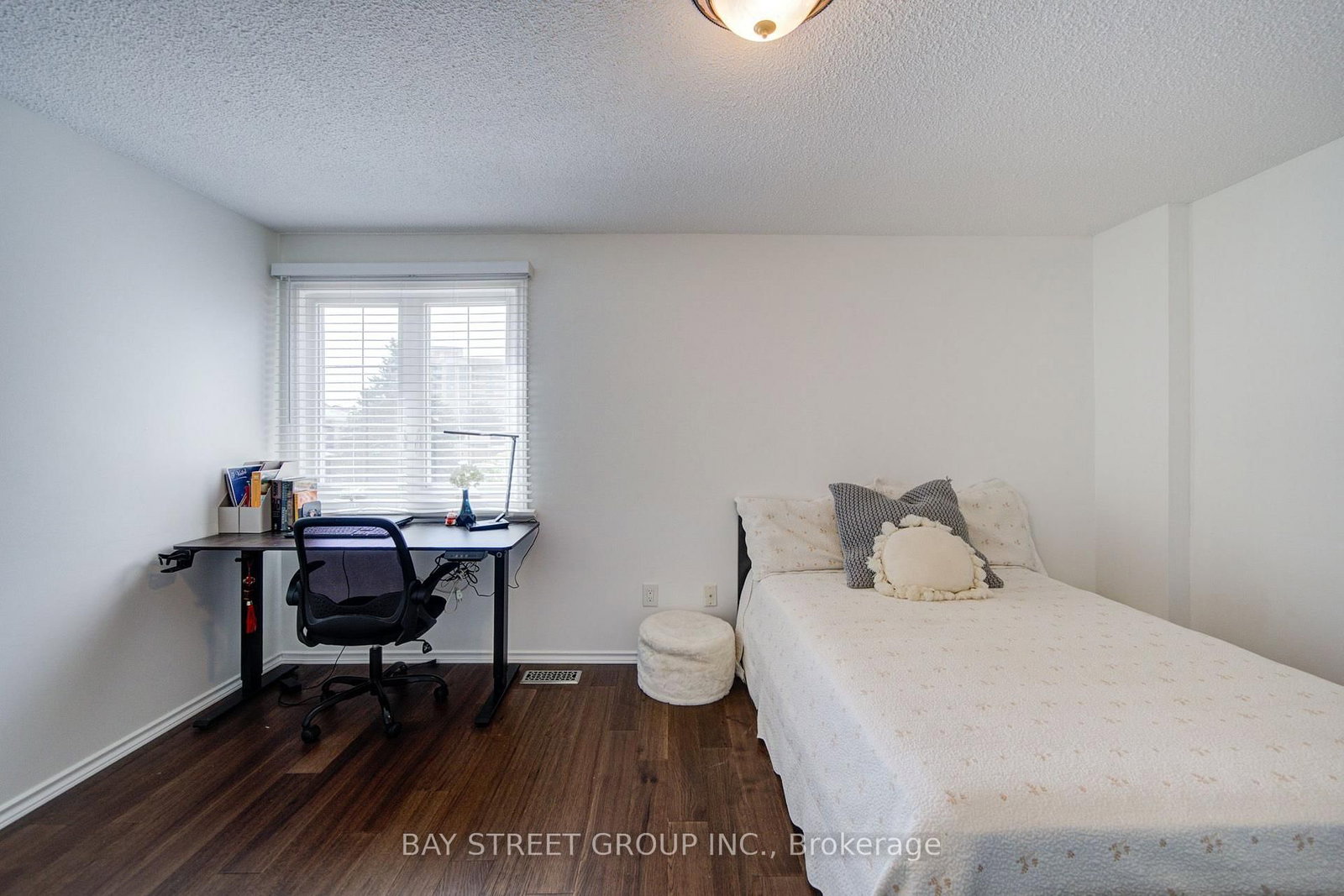 10 Hemingford Place • Whitby, ON photo 25