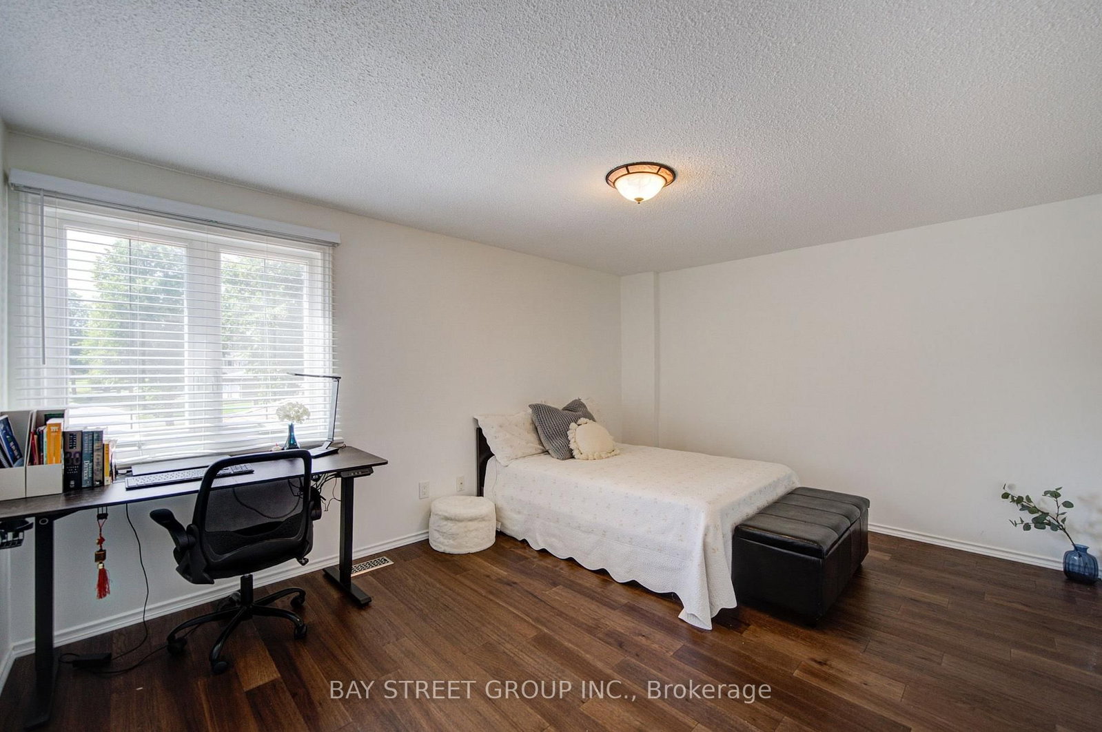 10 Hemingford Place • Whitby, ON photo 26