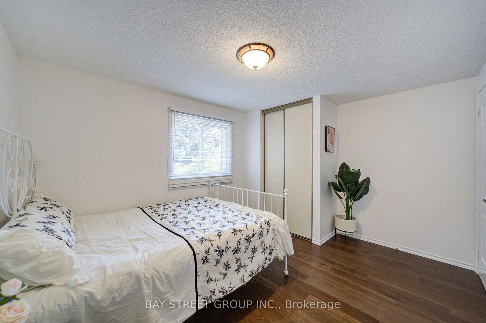 10 Hemingford Place • Whitby, ON photo 27