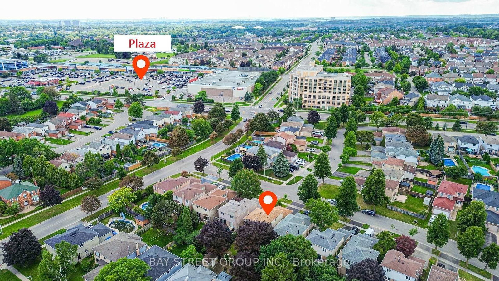 10 Hemingford Place • Whitby, ON photo 3