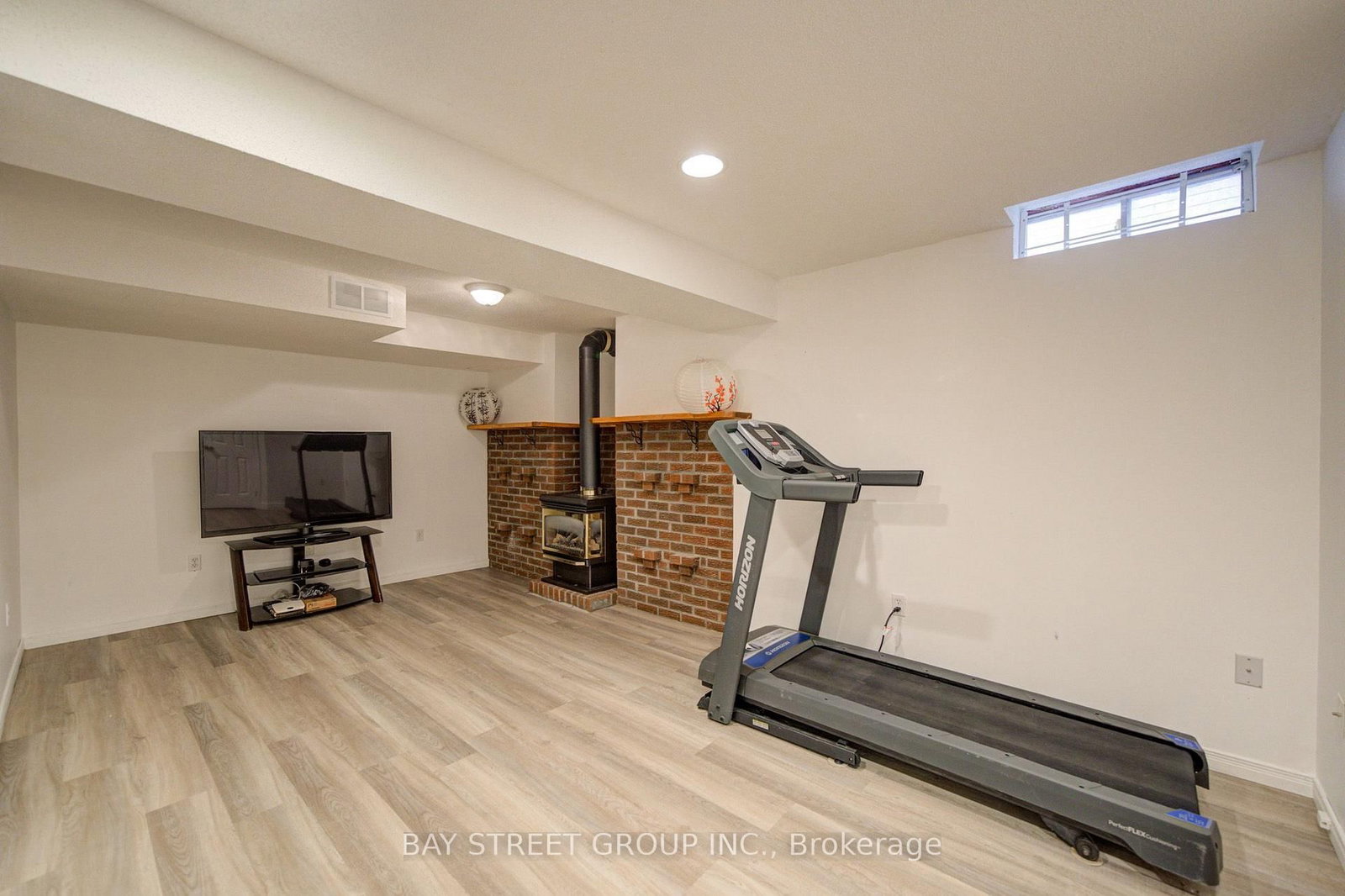 10 Hemingford Place • Whitby, ON photo 31