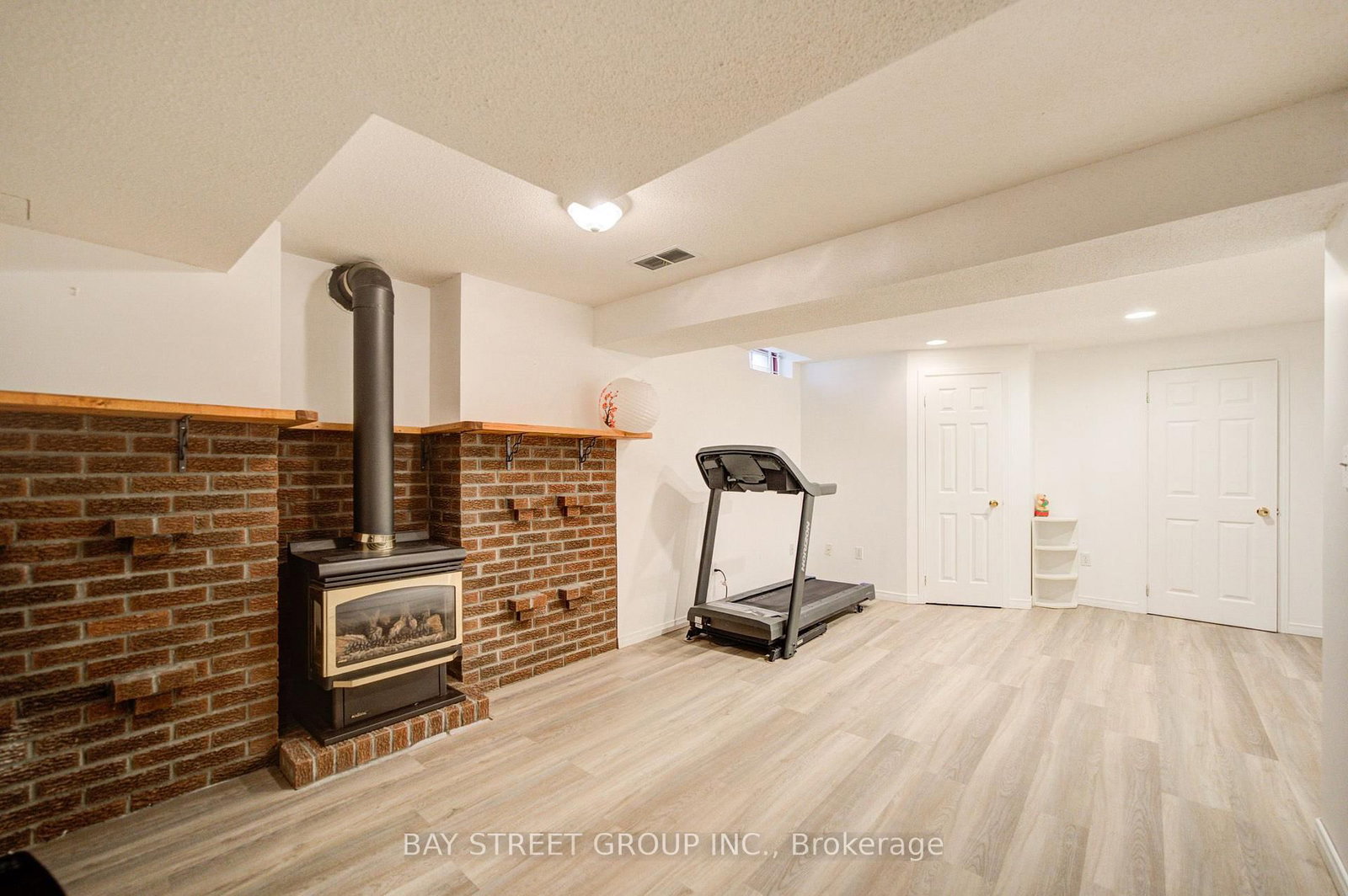 10 Hemingford Place • Whitby, ON photo 32